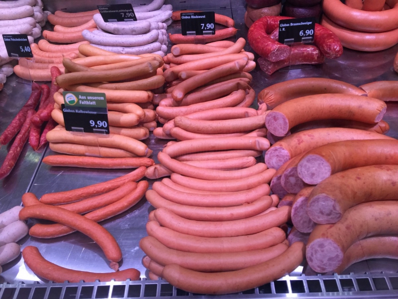 charcuterie-POURCIEUX-min_sausages_meat_butchery-1069321